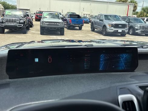 Used 2025 Ford Expedition Active RWD image 18