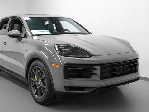 Used 2025 Porsche Cayenne E-Hybrid image 9