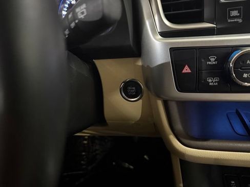 Used 2015 Toyota Highlander Limited w/ Driver Technology Package AWD/4WD image 19