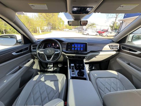 Used 2025 Volkswagen Atlas SEL Premium R-Line image 37