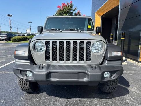 Used 2022 Jeep Gladiator Sport w/ Trailer Tow Package AWD/4WD image 3