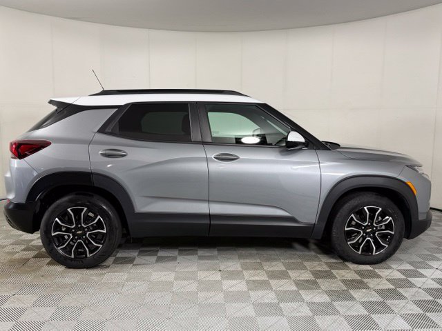 Used 2023 Chevrolet TrailBlazer ACTIV w/ Sun and Liftgate Package FWD image 6
