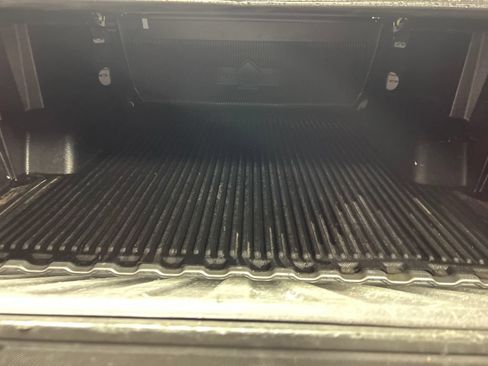 Used 2021 Chevrolet Silverado 1500 LT AWD/4WD image 23