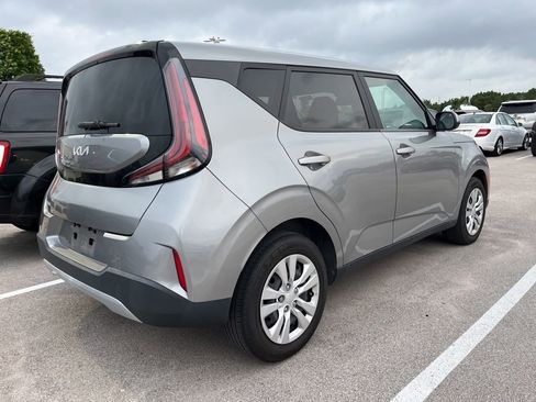 Used 2023 Kia Soul LX FWD image 3
