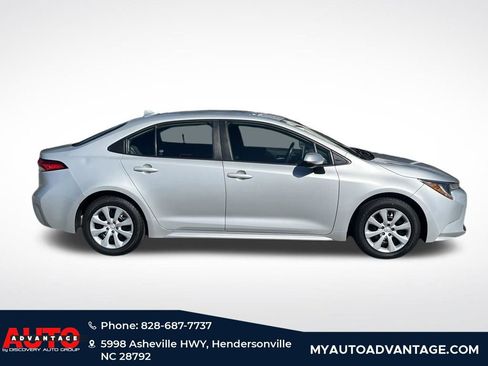 Used 2021 Toyota Corolla LE image 3