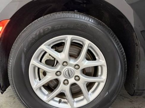 Certified 2023 Chrysler Pacifica Touring-L FWD image 13