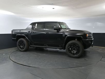 New 2025 GMC Hummer EV 2X w/ LPO, Dark Essentials Package