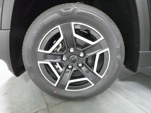 New 2026 Jeep Cherokee Limited AWD/4WD image 35