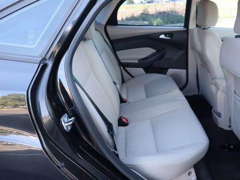 Used 2015 Ford Focus SE w/ SE Sport Package FWD image 21