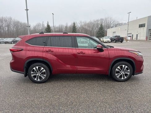 Certified 2021 Toyota Highlander XLE image 12