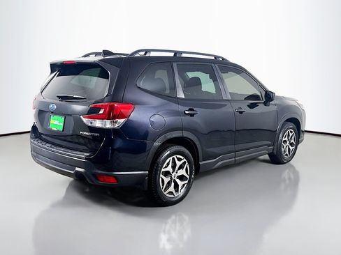 Used 2022 Subaru Forester Premium AWD/4WD image 10