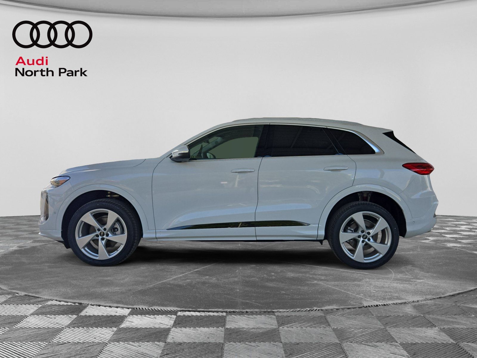 New 2026 Audi Q5 Premium Plus AWD/4WD image 2