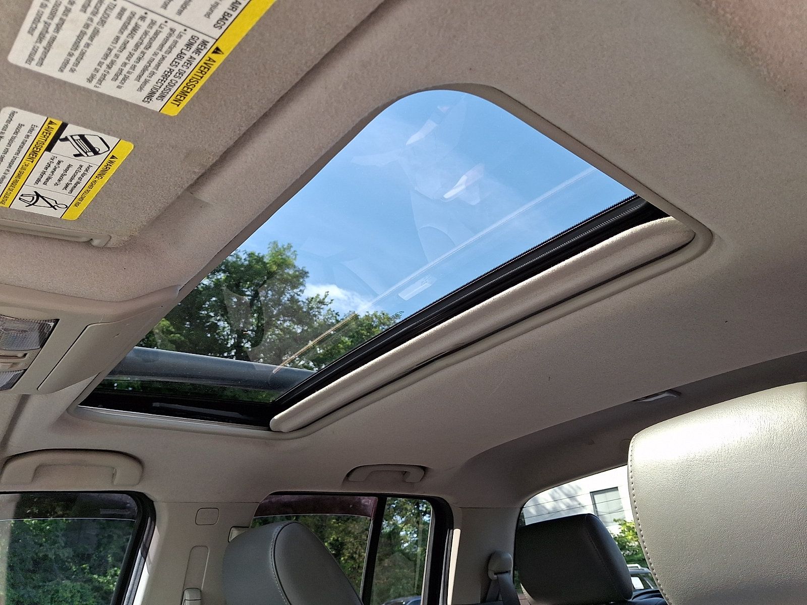 Used 2011 Nissan Frontier SL w/ Moonroof Pkg AWD/4WD image 16