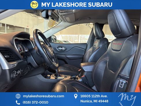 Used 2015 Jeep Cherokee Trailhawk w/ Comfort/Convenience Group image 11