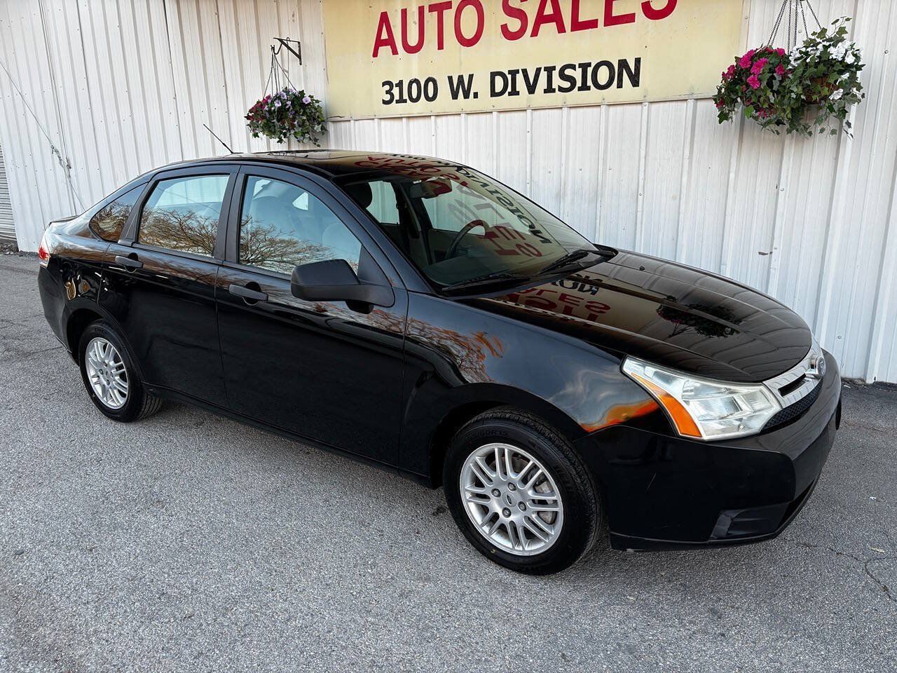 Used 2010 Ford Focus SE FWD image 3