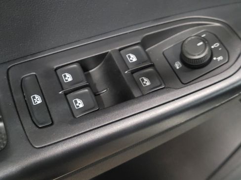 Used 2024 Volkswagen Taos SE image 27