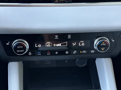 New 2025 Mitsubishi Outlander SEL image 21