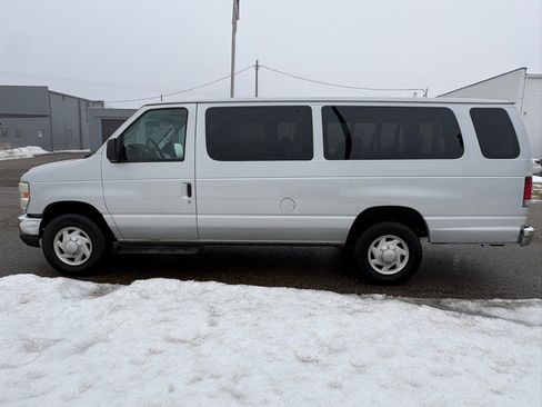 Used 2008 Ford E-350 and Econoline 350 Extended Wagon Super Duty image 8