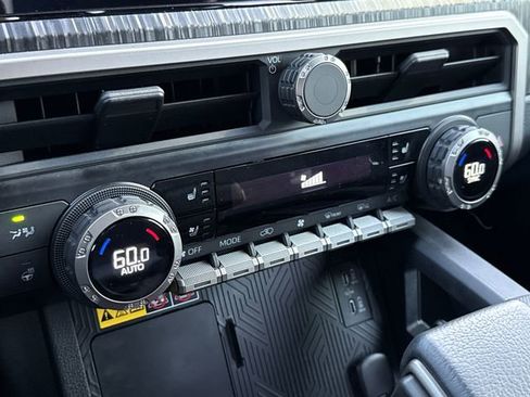 Used 2025 Toyota 4Runner Platinum AWD/4WD image 27