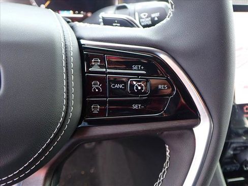 New 2025 Jeep Grand Cherokee Overland w/ Luxury Tech Group IV image 18