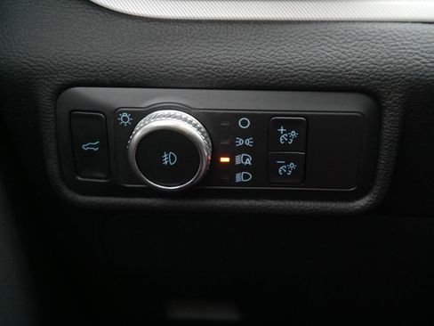 Used 2022 Ford Explorer XLT w/ Equipment Group 202A image 27