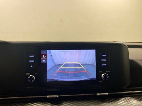 Used 2023 Kia Carnival LX FWD image 12