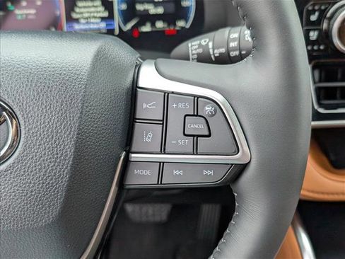 New 2025 Toyota Highlander Platinum image 21
