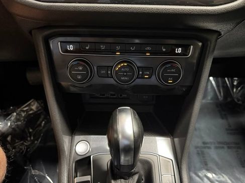 Used 2020 Volkswagen Tiguan SE w/ 3rd Row Seat Package AWD/4WD image 38