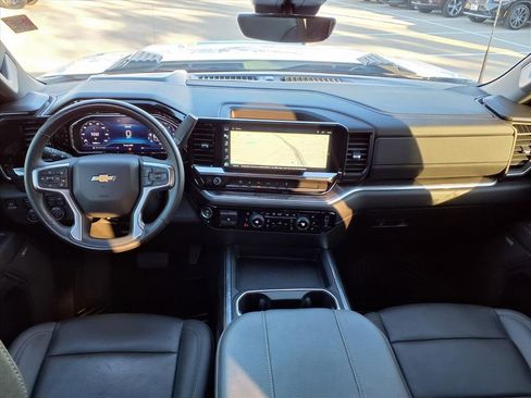 Used 2024 Chevrolet Silverado 3500 LTZ w/ LTZ Convenience Package image 10