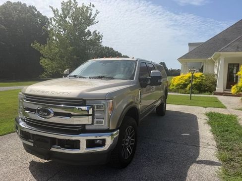 Used 2017 Ford F250 Lariat w/ Lariat Ultimate Package AWD/4WD image 3
