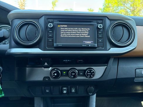 Used 2018 Toyota Tacoma SR5 image 22