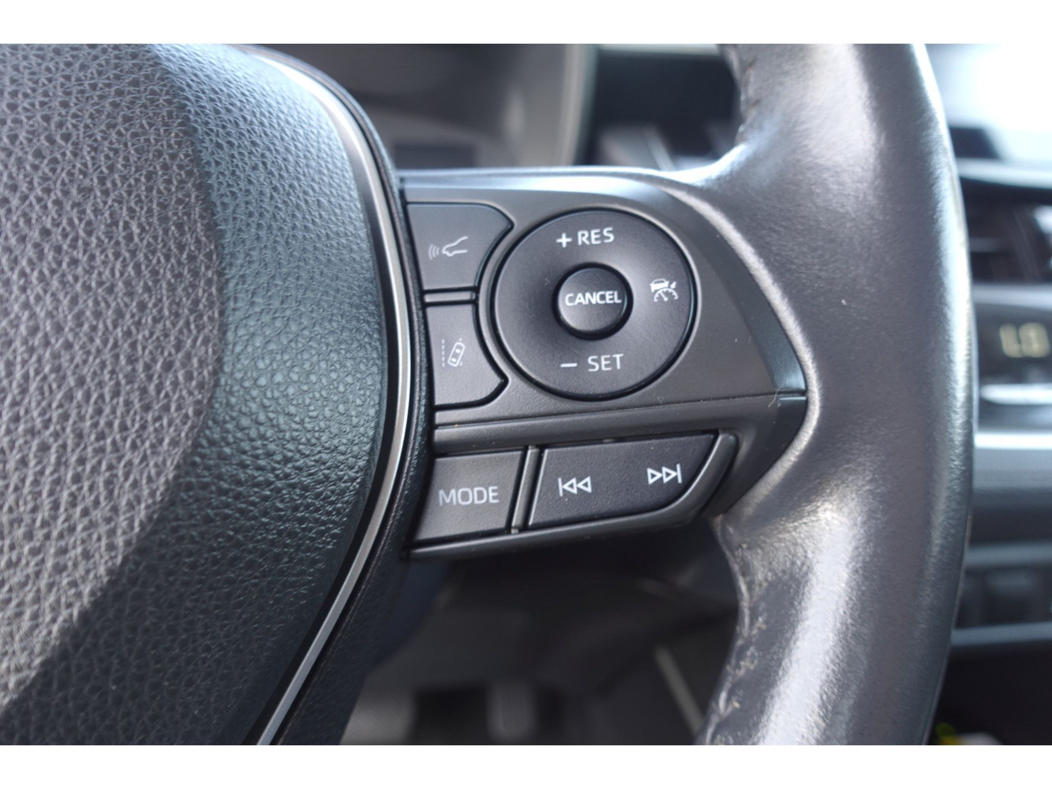 Used 2022 Toyota Corolla Cross LE AWD/4WD image 15