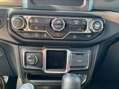 Used 2023 Jeep Wrangler Sport AWD/4WD image 31