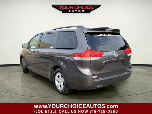 Used 2013 Toyota Sienna LE image 3