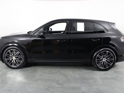Used 2024 Porsche Cayenne AWD/4WD image 9