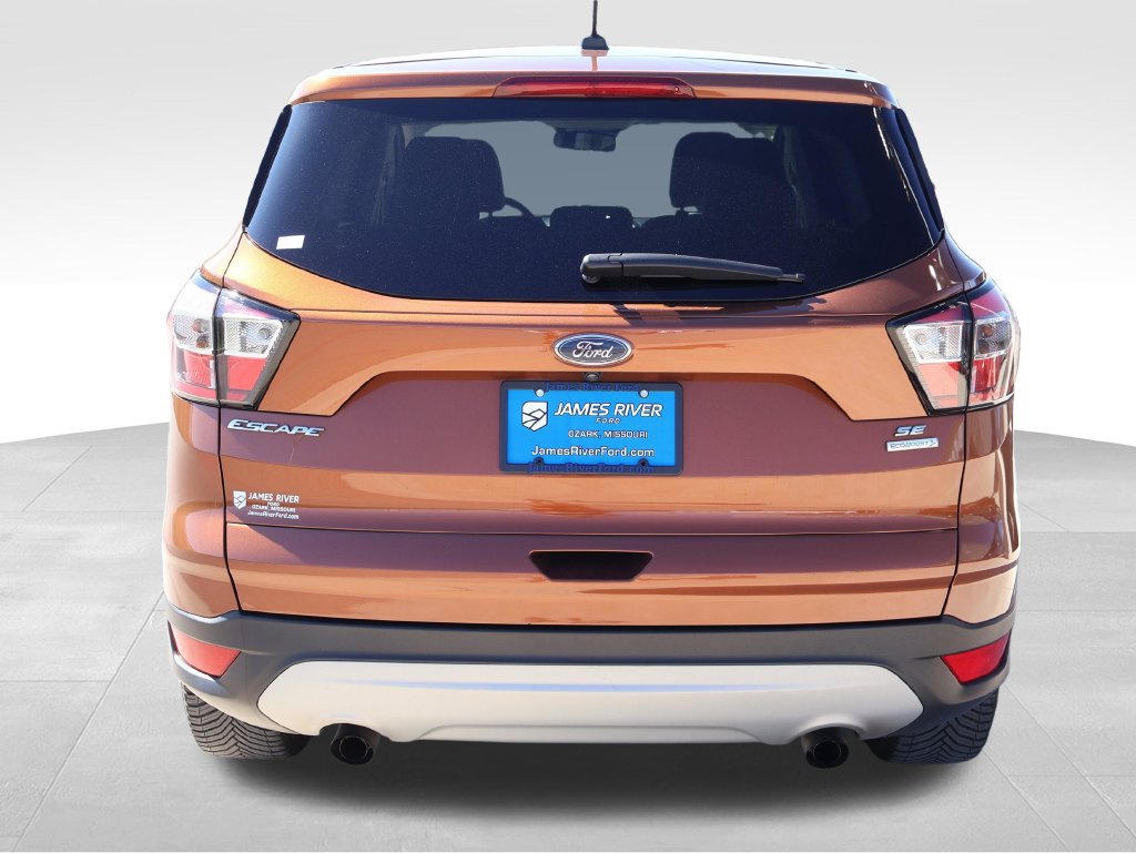 Used 2017 Ford Escape SE FWD image 4