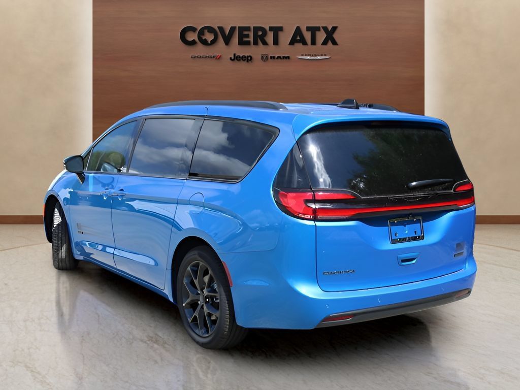 New 2027 Chrysler Pacifica Select FWD image 3