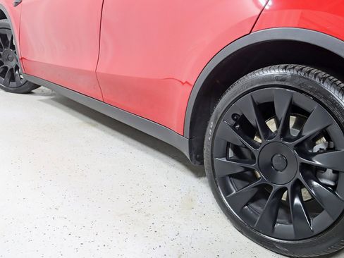 Used 2021 Tesla Model Y Long Range image 12