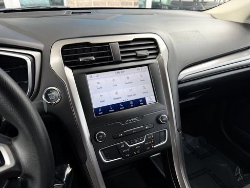 Used 2020 Ford Fusion SE FWD image 31