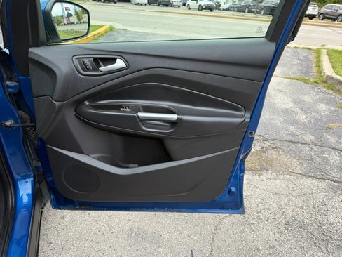 Used 2019 Ford Escape SE w/ Ford Safe & Smart Package AWD/4WD image 17