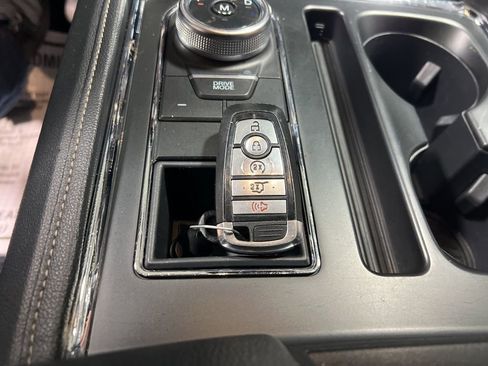 Used 2024 Ford Expedition XLT image 39