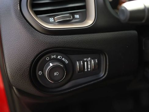 Used 2023 Jeep Renegade Latitude AWD/4WD image 13