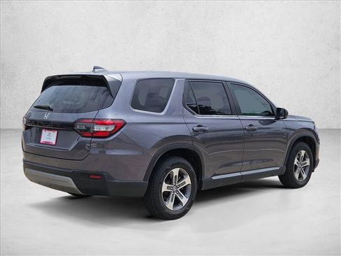 Used 2025 Honda Pilot EX-L image 5