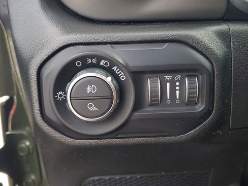 Used 2022 Jeep Gladiator Sport AWD/4WD image 12