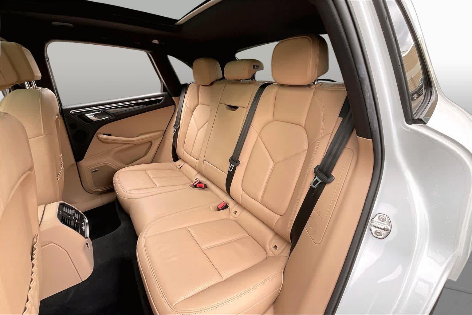 Used 2024 Porsche Macan AWD/4WD image 19