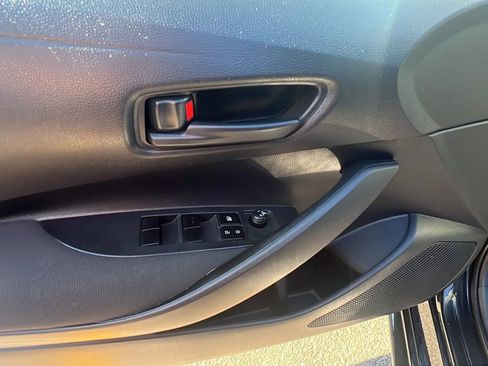 Used 2022 Toyota Corolla LE image 23