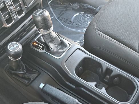 Used 2018 Jeep Wrangler Unlimited Sport S image 26