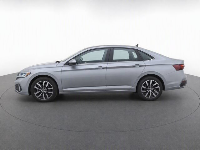 Used 2025 Volkswagen Jetta SE FWD image 7
