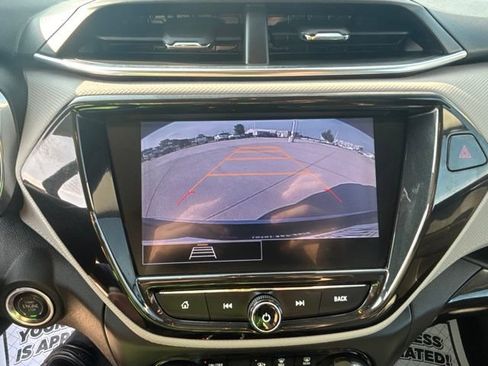 Used 2021 Chevrolet TrailBlazer LT w/ Premium Seating Package FWD image 12