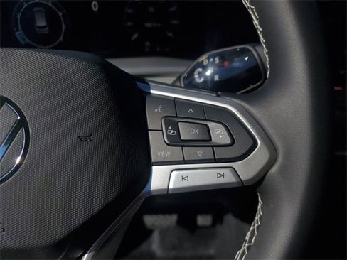 New 2025 Volkswagen Tiguan SE image 27